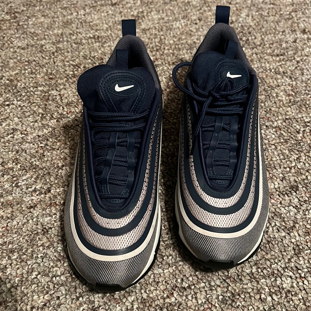 AIR MAX